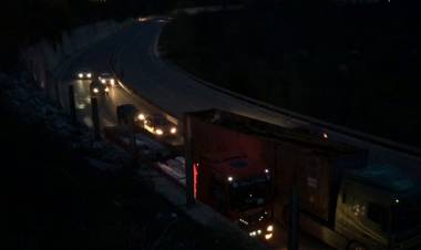 Kukës, protestuesit bllokojnë për 10 minuta qarkullimin në Rrugën e Kombit