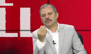Tufa e të rinjve mbysin në grushta e shkelma gazetarin shqiptar, del videoja e dhunës