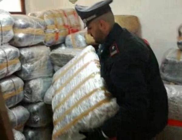 18 vjeçari shqiptar kapet me 1.3 ton drogë në Itali