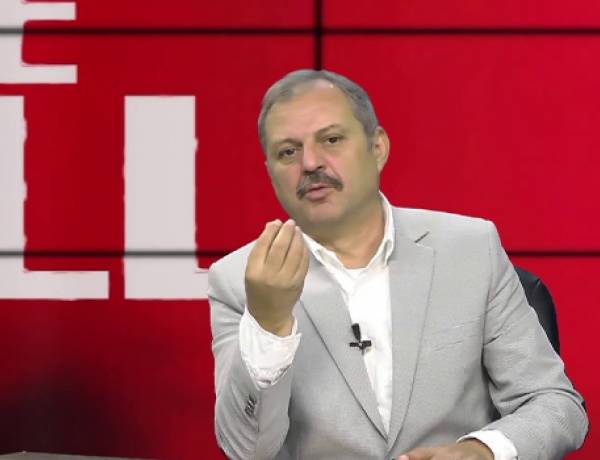 Tufa e të rinjve mbysin në grushta e shkelma gazetarin shqiptar, del videoja e dhunës