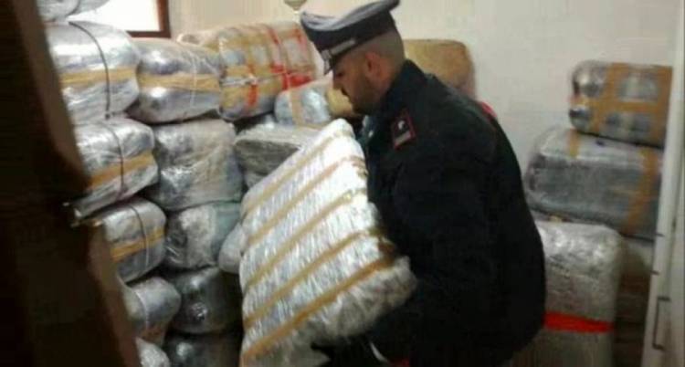 18 vjeçari shqiptar kapet me 1.3 ton drogë në Itali