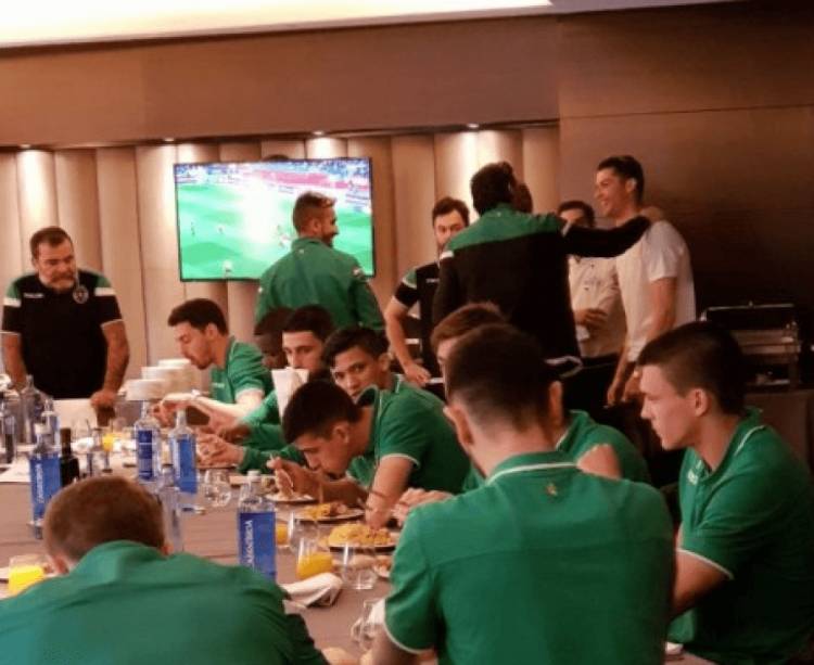 FOTO/ Cristiano Ronaldo me vizitën e tij surprizon ish-trajnerin e Partizanit